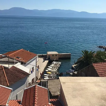 Apartment Apartman L&leni Gradac (Split-Dalmatia)